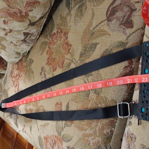 EUC Felt Two Pocket Adjustable Shoulder Crossbody Bag - Picture 8 of 10